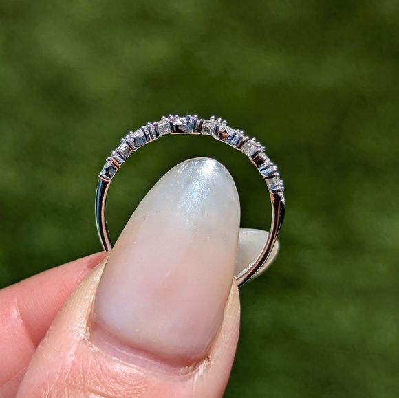 18K White Gold ZigZag Baguette and Round Diamond Ring Band - Picture 8 of 12